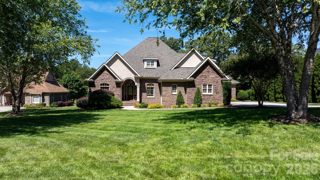 1055 Catawba Greens Drive, Newton, NC 28658