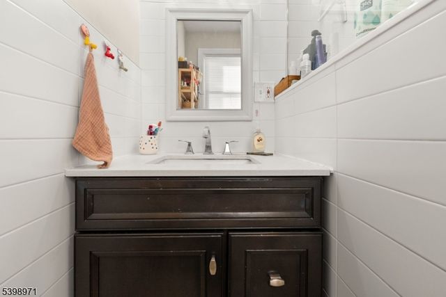 10 14Almira Street, Bloomfield Twp., NJ 07003