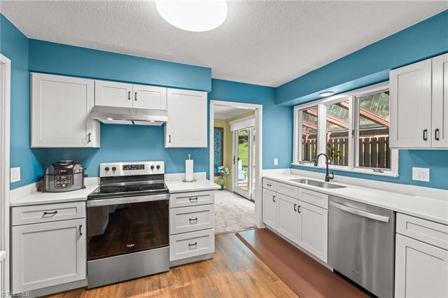 1137 Gatehouse Road, High Point, NC 27262