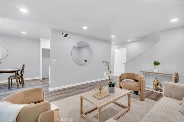 801 E Acacia Avenue F, Glendale, CA 91205