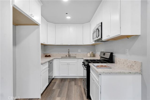 801 E Acacia Avenue F, Glendale, CA 91205