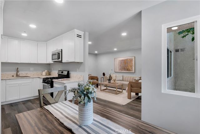 801 E Acacia Avenue F, Glendale, CA 91205