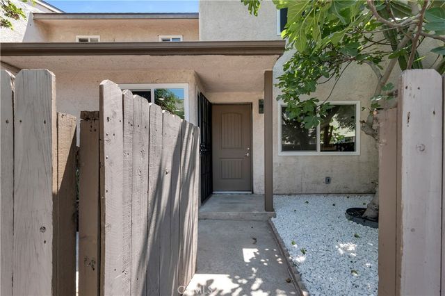 801 E Acacia Avenue F, Glendale, CA 91205