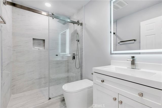 801 E Acacia Avenue F, Glendale, CA 91205