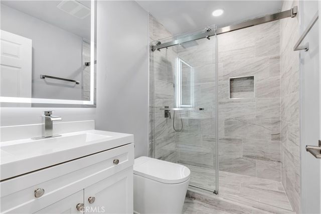 801 E Acacia Avenue F, Glendale, CA 91205