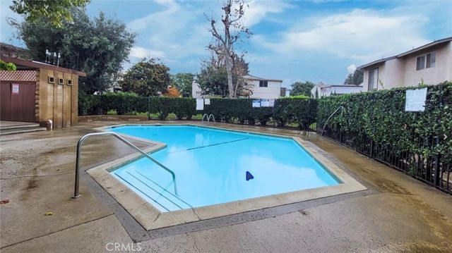 801 E Acacia Avenue F, Glendale, CA 91205