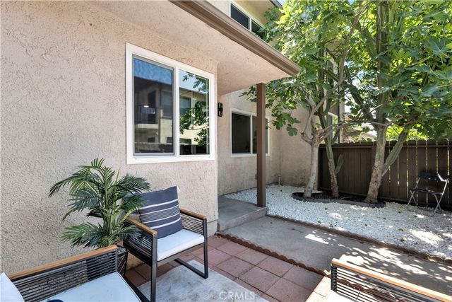801 E Acacia Avenue F, Glendale, CA 91205