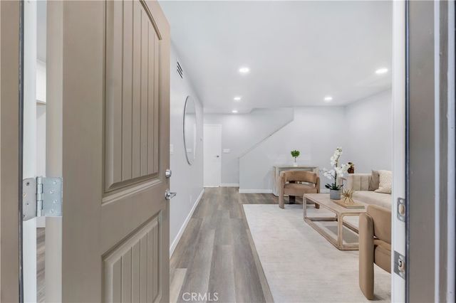 801 E Acacia Avenue F, Glendale, CA 91205