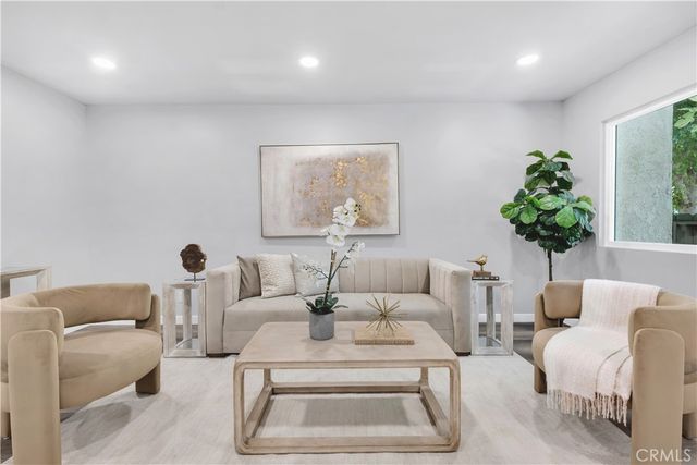 801 E Acacia Avenue F, Glendale, CA 91205