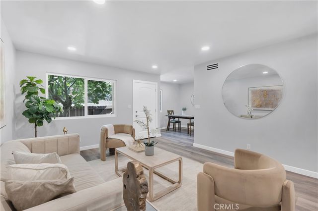 801 E Acacia Avenue F, Glendale, CA 91205