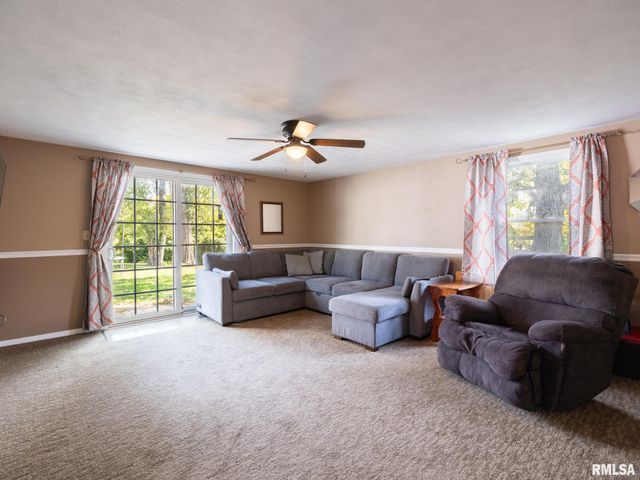 126 N EISELE Drive, Bellevue, IL 61604