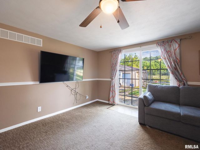 126 N EISELE Drive, Bellevue, IL 61604