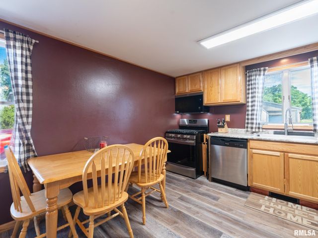 126 N EISELE Drive, Bellevue, IL 61604