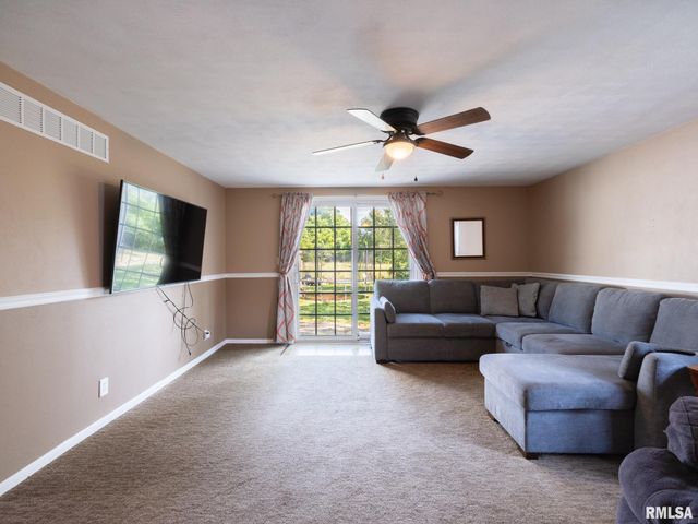 126 N EISELE Drive, Bellevue, IL 61604
