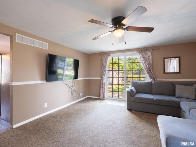 126 N EISELE Drive, Bellevue, IL 61604