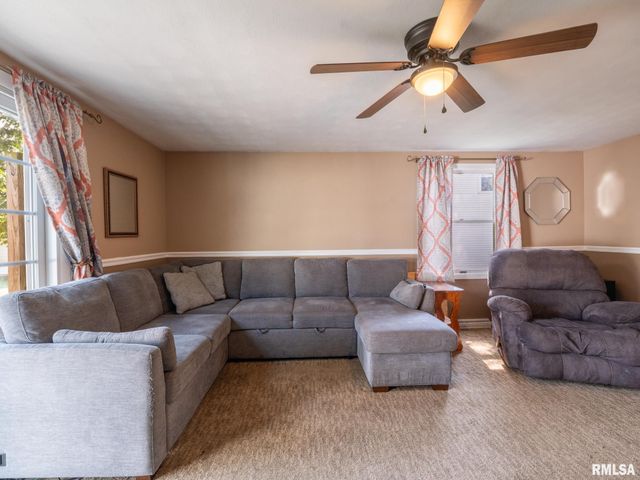 126 N EISELE Drive, Bellevue, IL 61604