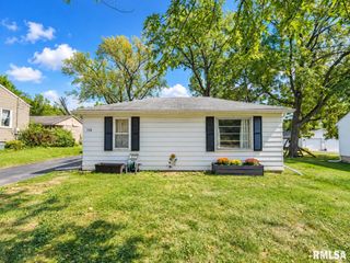 126 N EISELE Drive, Bellevue, IL 61604