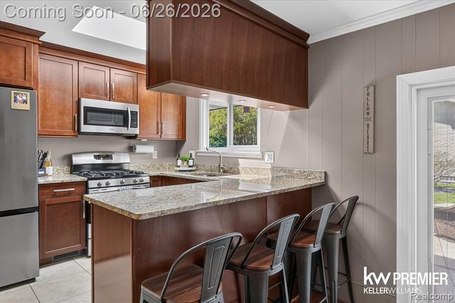14087 Golfview Street, Livonia, MI 48154