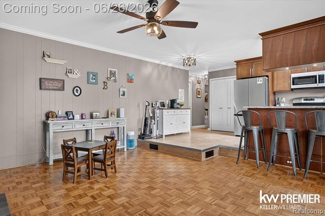 14087 Golfview Street, Livonia, MI 48154
