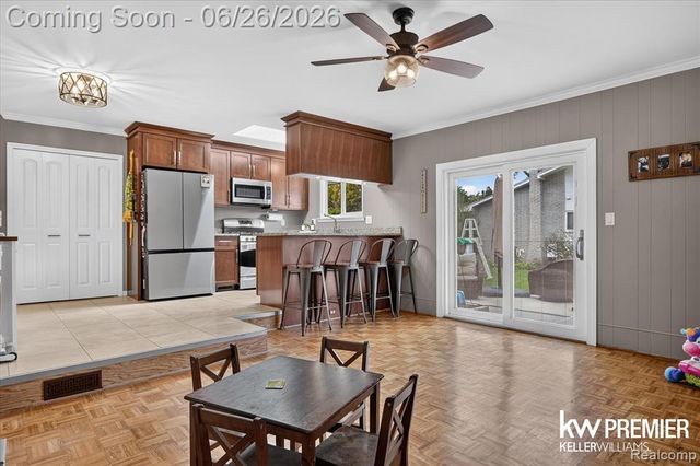 14087 Golfview Street, Livonia, MI 48154