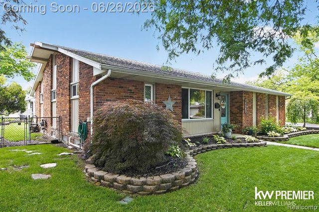 14087 Golfview Street, Livonia, MI 48154