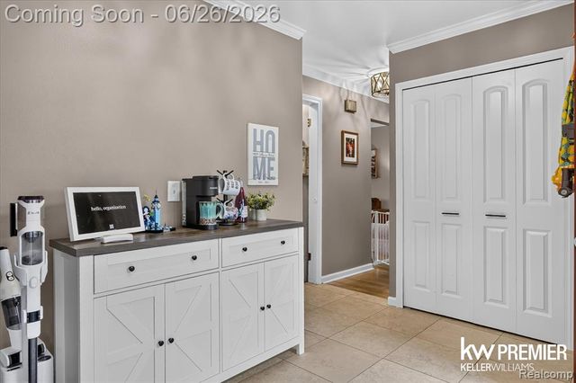 14087 Golfview Street, Livonia, MI 48154