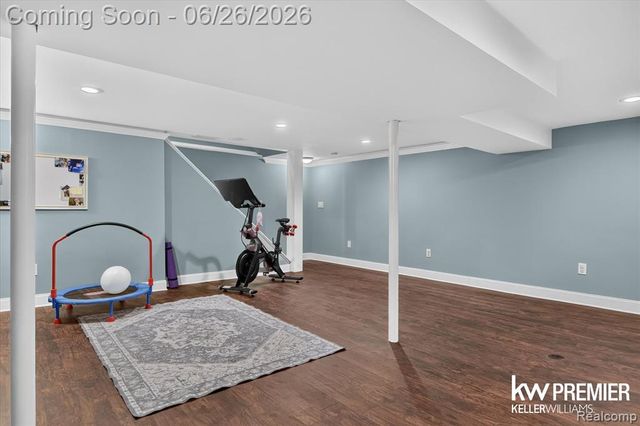 14087 Golfview Street, Livonia, MI 48154