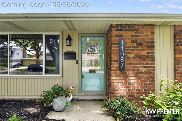 14087 Golfview Street, Livonia, MI 48154