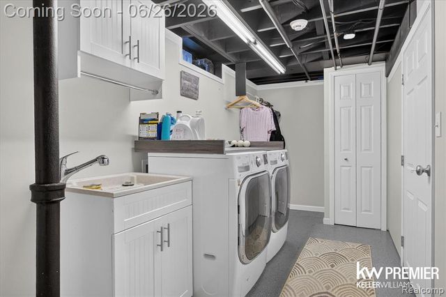 14087 Golfview Street, Livonia, MI 48154