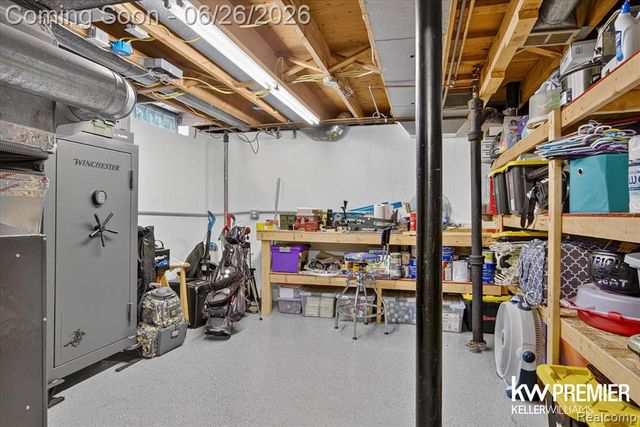 14087 Golfview Street, Livonia, MI 48154