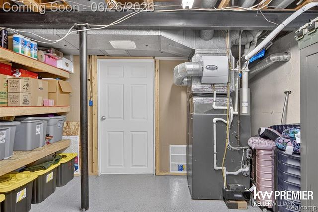 14087 Golfview Street, Livonia, MI 48154
