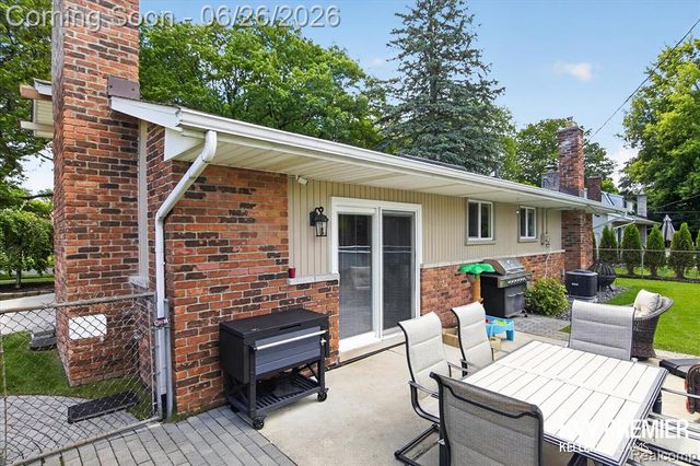14087 Golfview Street, Livonia, MI 48154