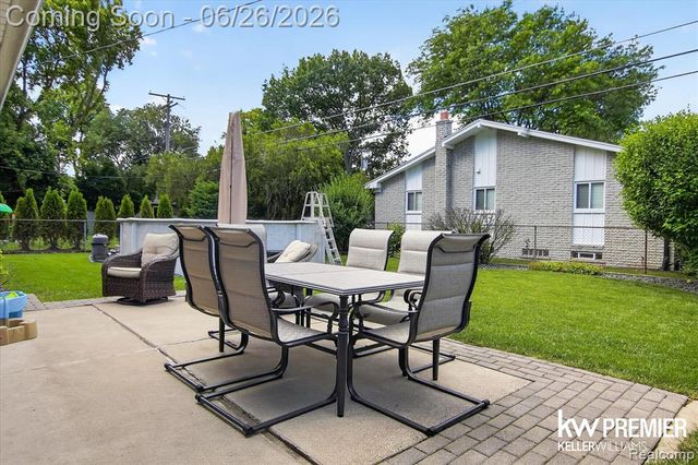 14087 Golfview Street, Livonia, MI 48154