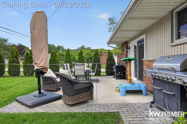 14087 Golfview Street, Livonia, MI 48154