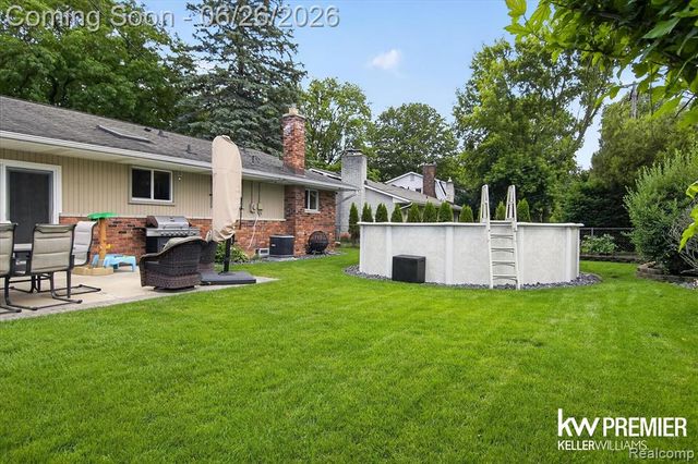 14087 Golfview Street, Livonia, MI 48154