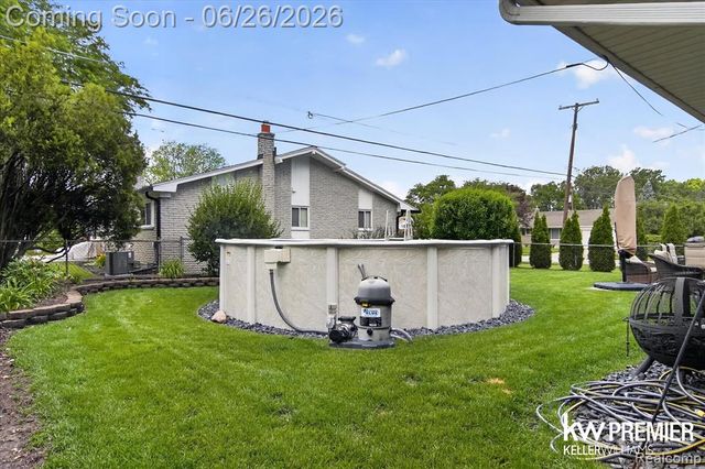 14087 Golfview Street, Livonia, MI 48154