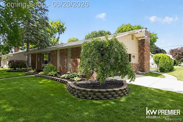 14087 Golfview Street, Livonia, MI 48154