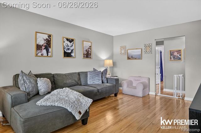 14087 Golfview Street, Livonia, MI 48154
