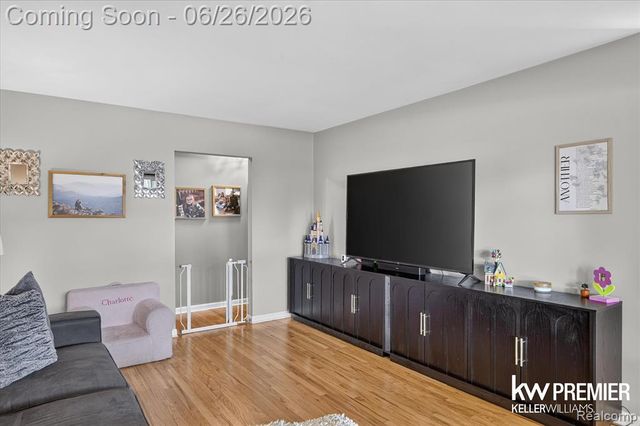 14087 Golfview Street, Livonia, MI 48154