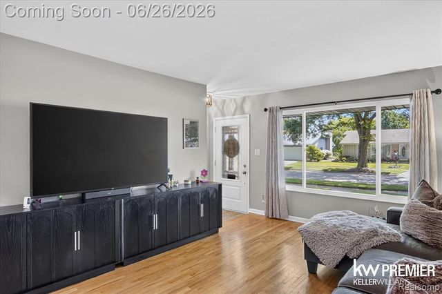 14087 Golfview Street, Livonia, MI 48154