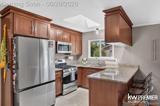14087 Golfview Street, Livonia, MI 48154