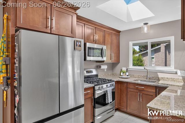 14087 Golfview Street, Livonia, MI 48154