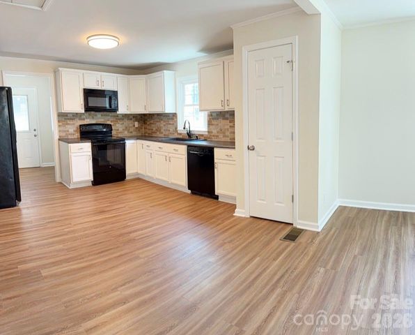 2827 E Long Avenue, Gastonia, NC 28054