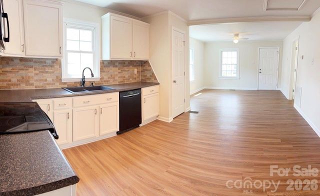 2827 E Long Avenue, Gastonia, NC 28054