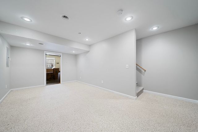 146 Karatzas Avenue, Manchester, NH 03104