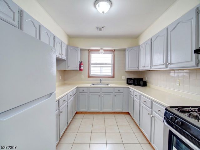 575 Bergen St, Newark City, NJ 07108