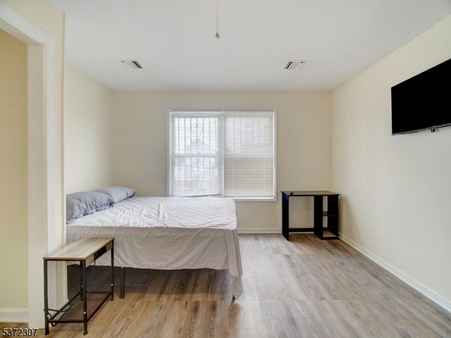 575 Bergen St, Newark City, NJ 07108