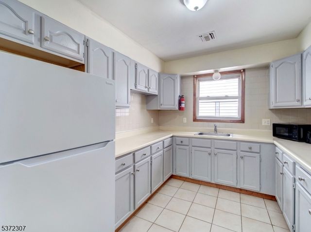 575 Bergen St, Newark City, NJ 07108