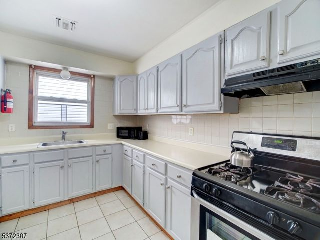 575 Bergen St, Newark City, NJ 07108