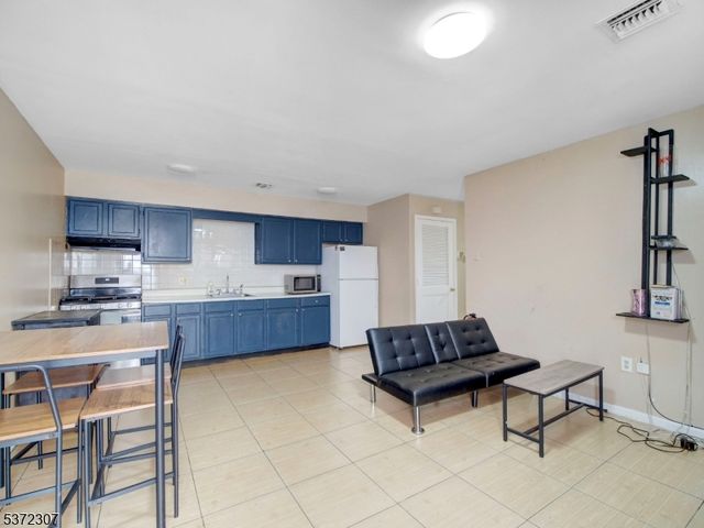 575 Bergen St, Newark City, NJ 07108